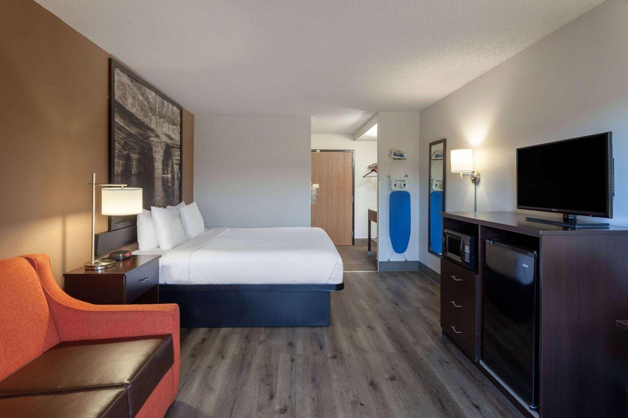 Super 8 by Wyndham Wausau Exterior foto