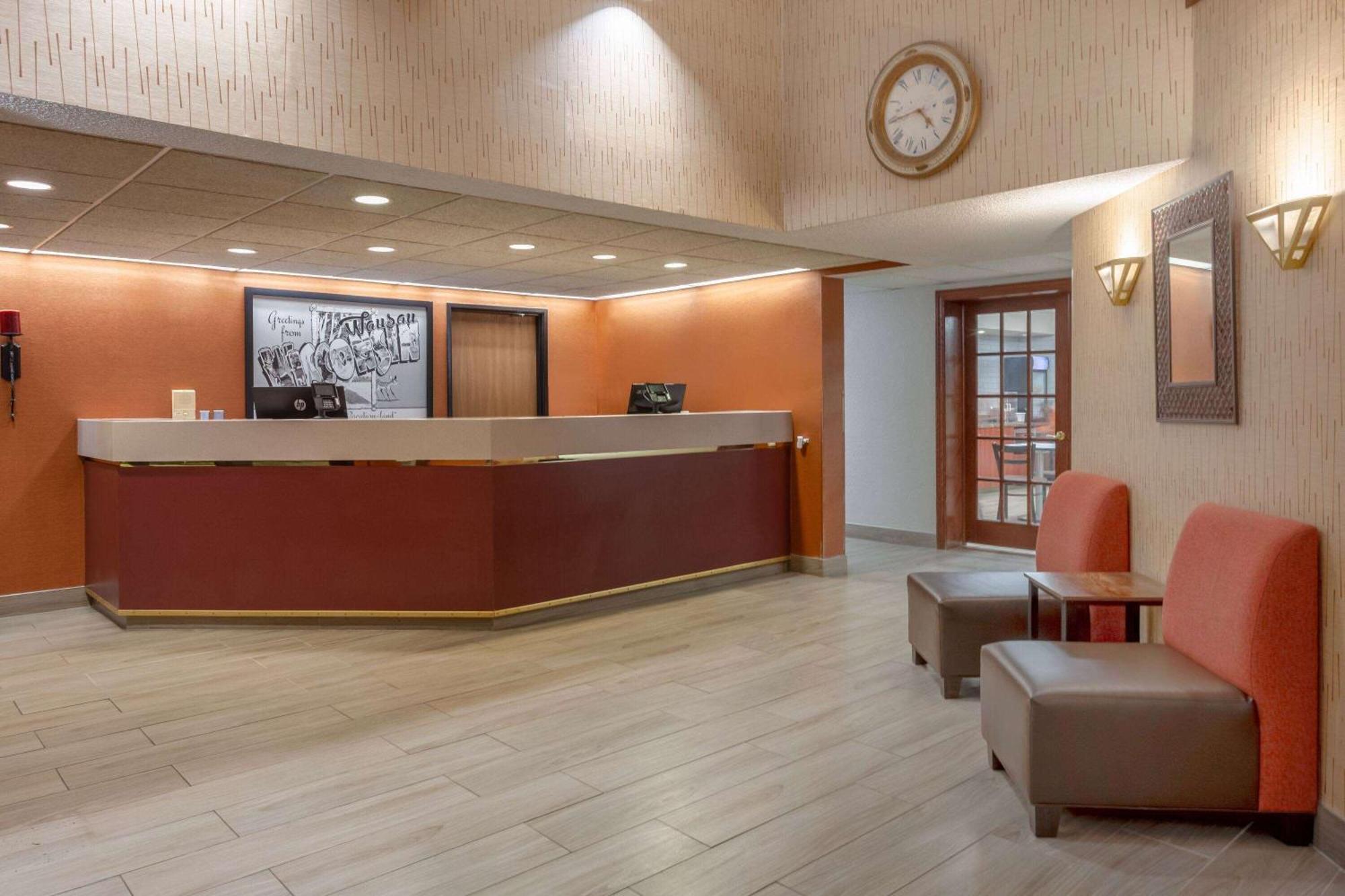 Super 8 by Wyndham Wausau Exterior foto