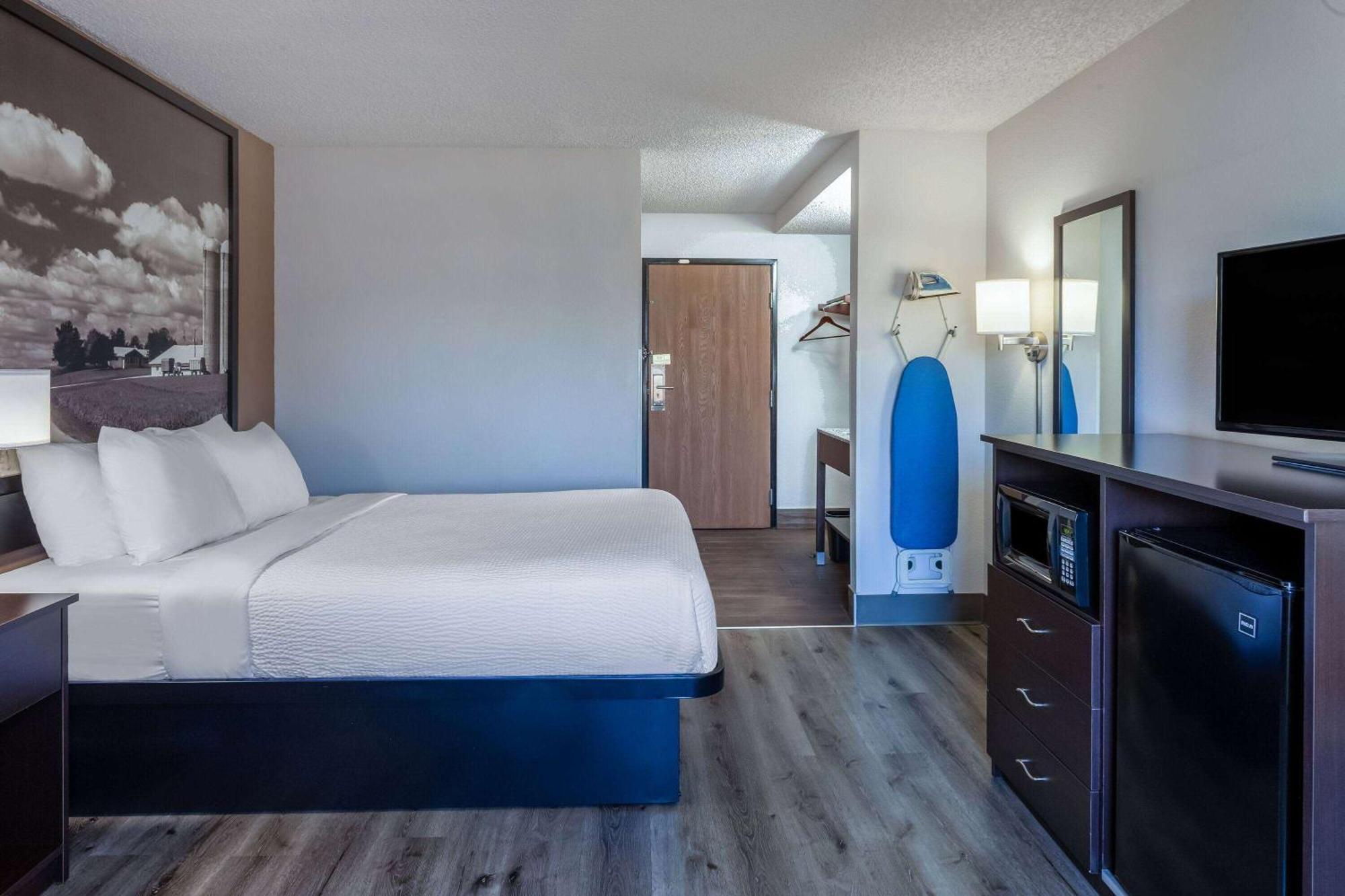 Super 8 by Wyndham Wausau Exterior foto
