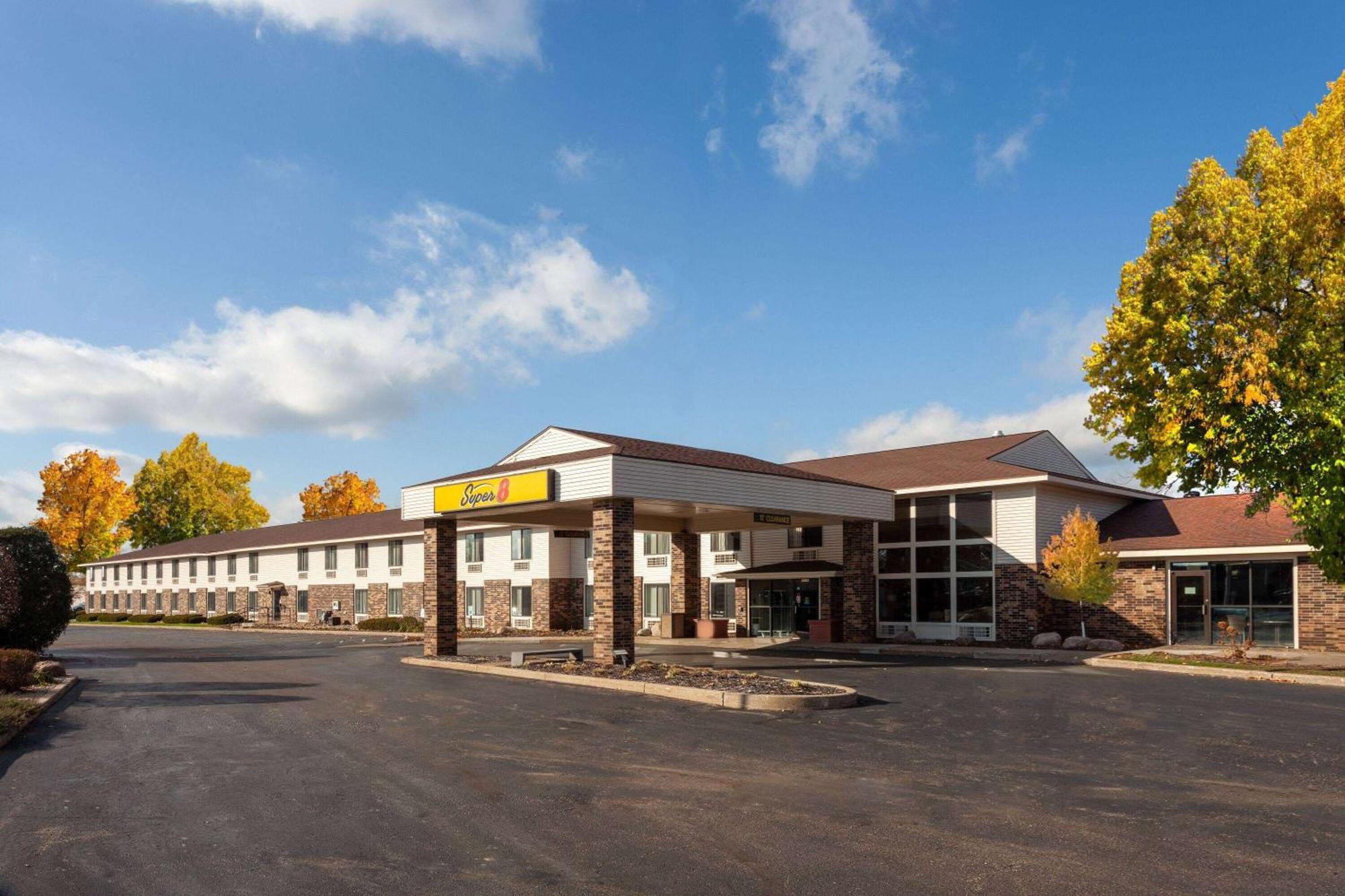 Super 8 by Wyndham Wausau Exterior foto